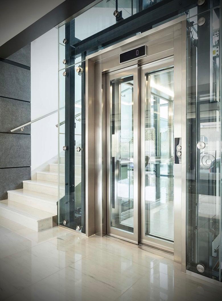 Luxury home elevator with an all glass elevator
