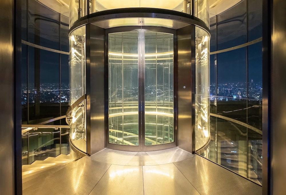 Round Glass elevator