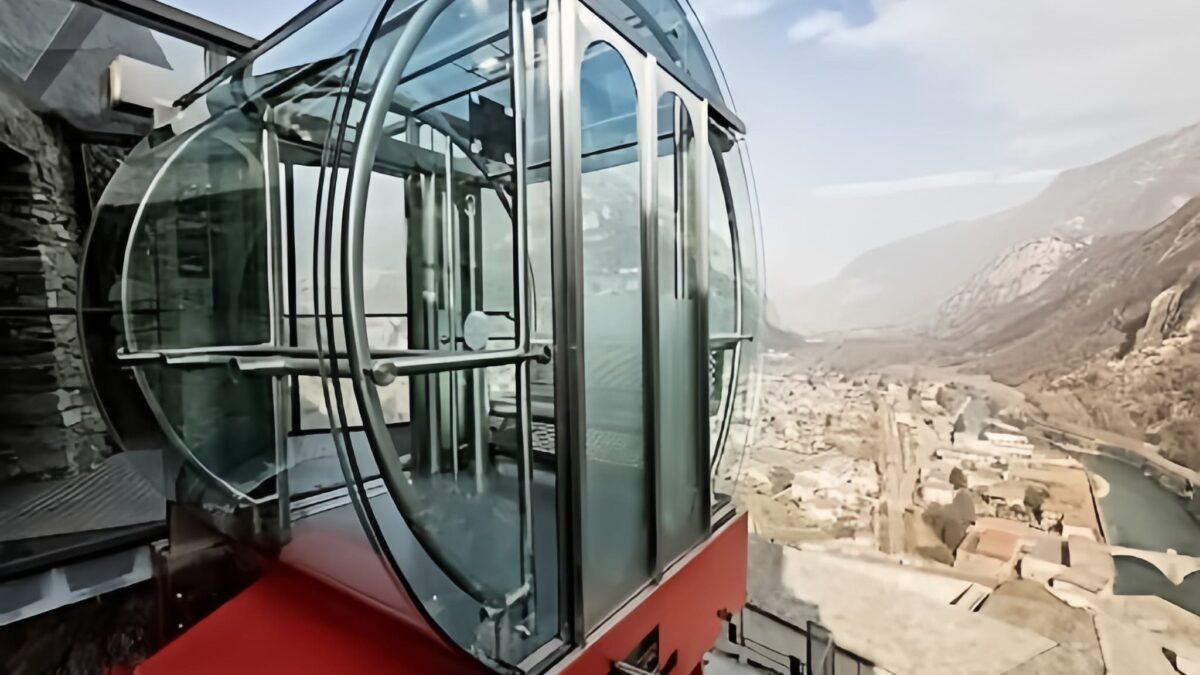 Scenic Outdoor Inclined Glass Elevator with Panoramic Views